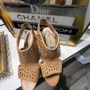 Gorgeous Adrienne Vittadini cut out  slingback Sandals